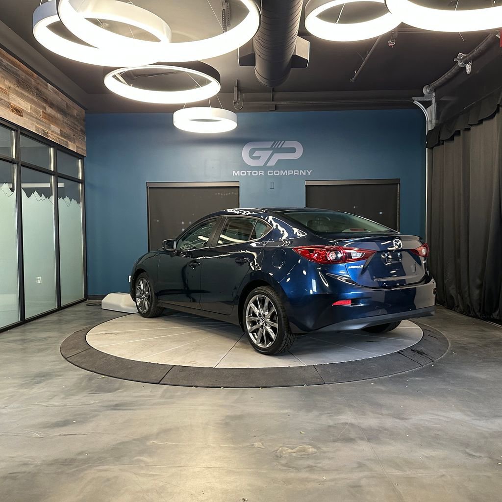 Used 2018 MAZDA MAZDA3 Touring FWD image 5