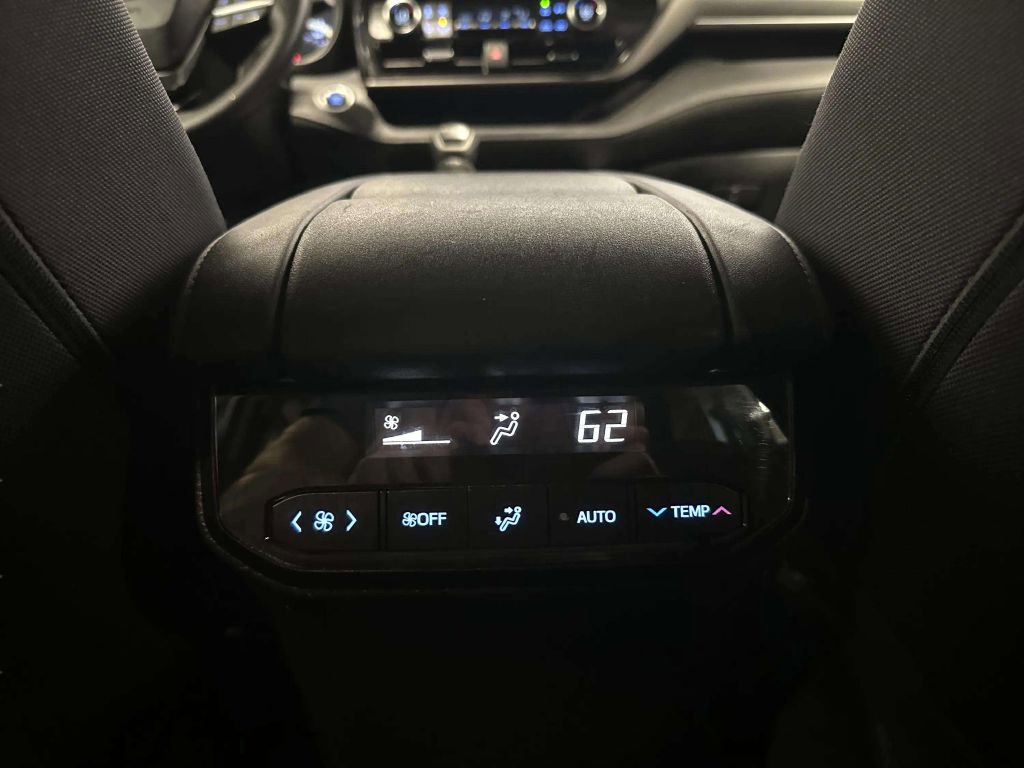 Used 2021 Toyota Highlander L AWD/4WD image 31