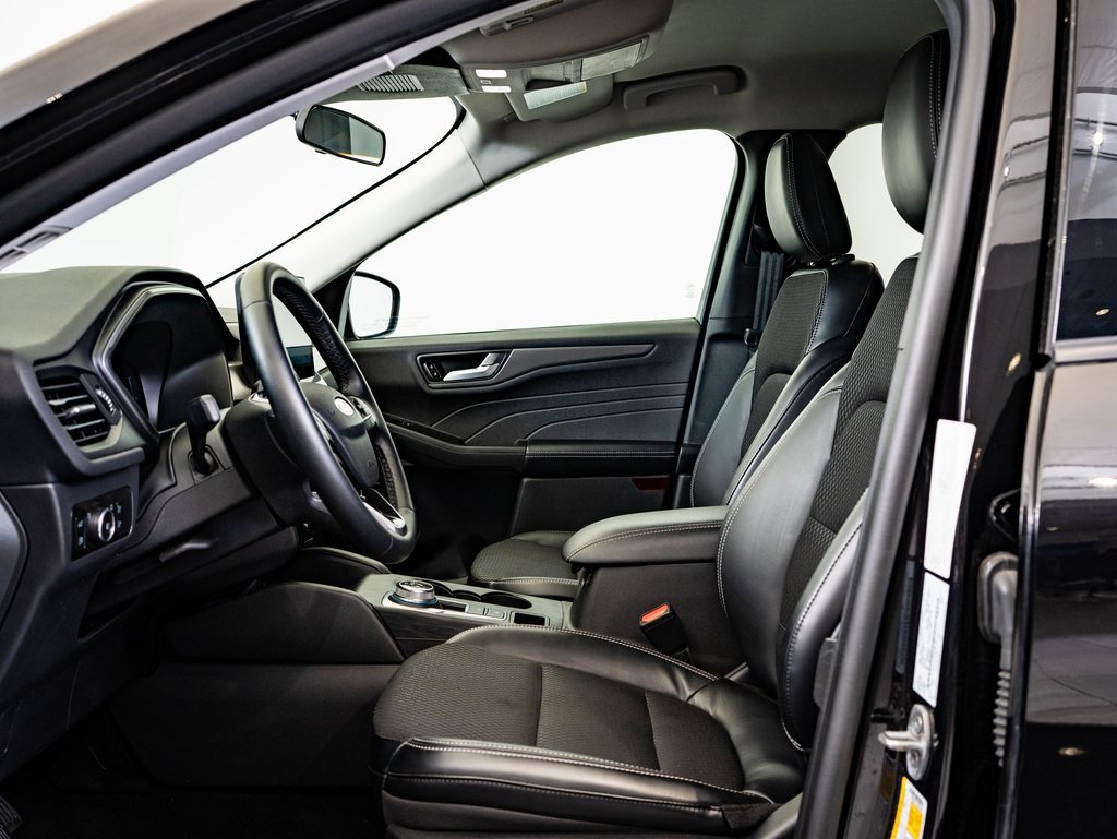 Used 2024 Ford Escape SE w/ Class II Trailer Tow Package image 21