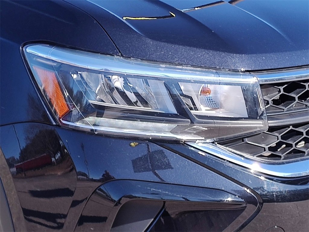 Used 2024 Volkswagen Taos SE image 15