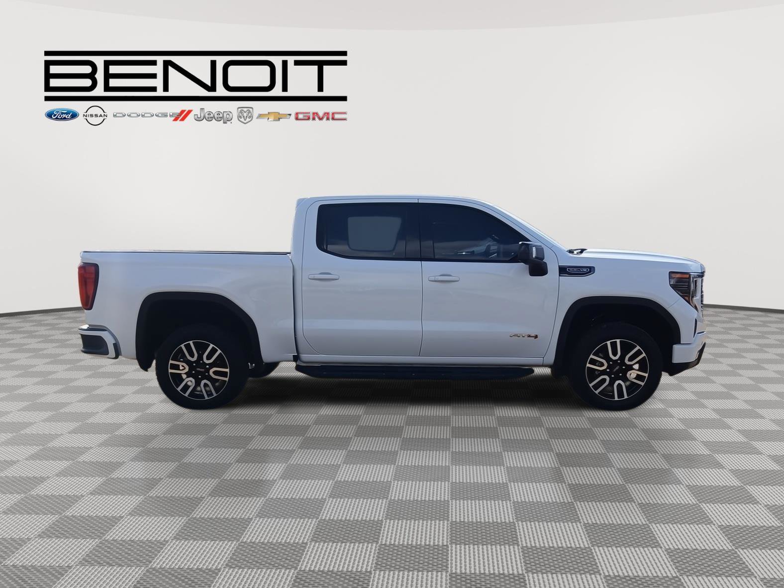 Used 2023 GMC Sierra 1500 AT4 w/ AT4 Premium Package image 4