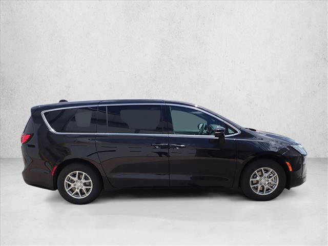 New 2027 Chrysler Pacifica Select FWD image 5