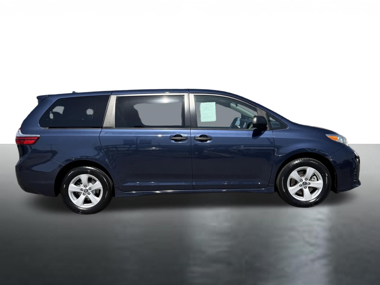 Used 2019 Toyota Sienna L FWD image 9