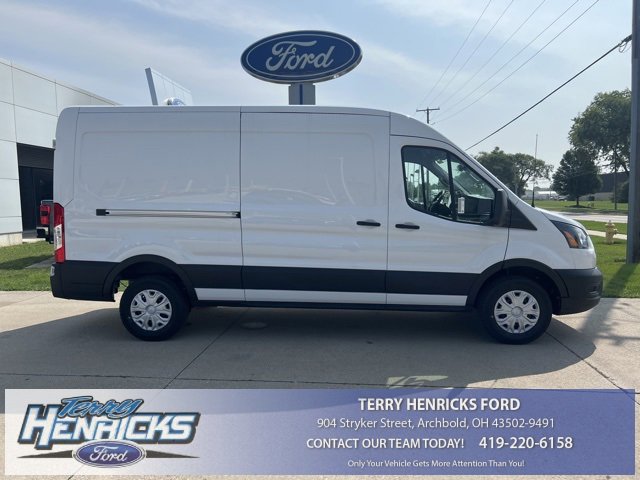 New 2023 Ford E-Transit Medium Roof image 2