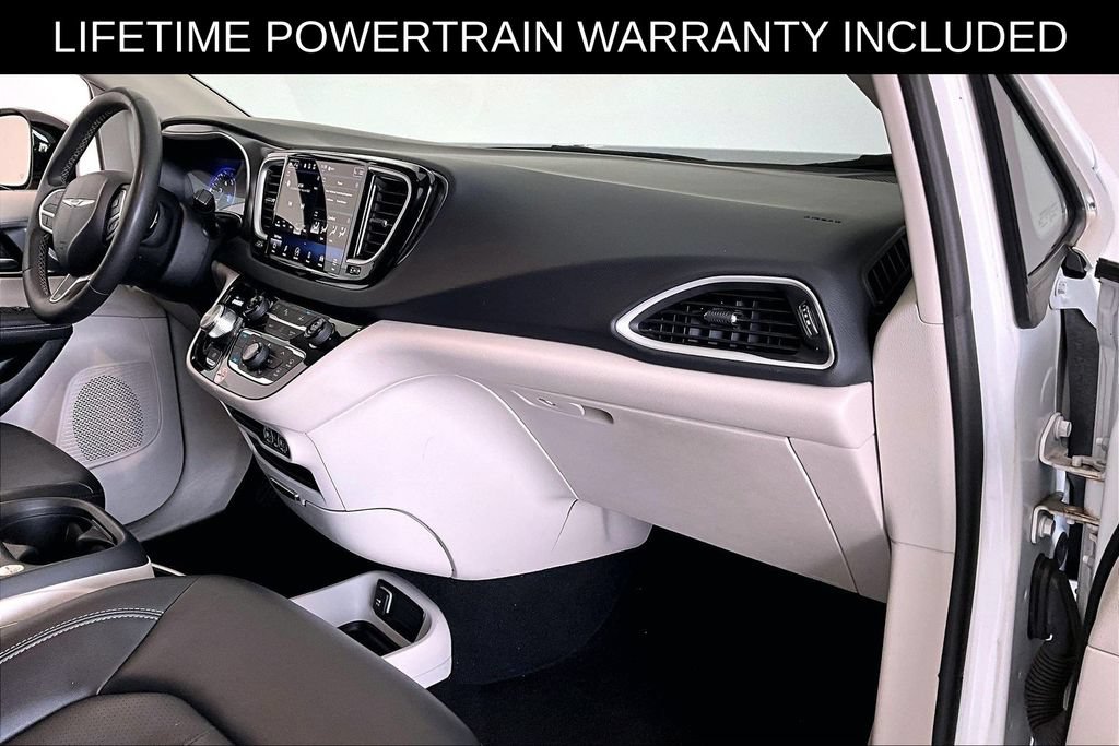 Used 2024 Chrysler Pacifica Touring-L FWD image 20