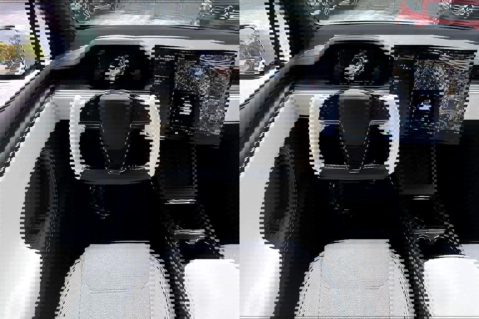 Used 2022 Tesla Model X Plaid image 5