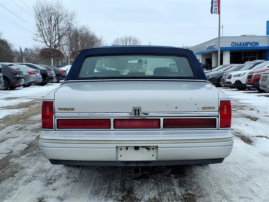 Used 1995 Lincoln Town Car Executive image 5