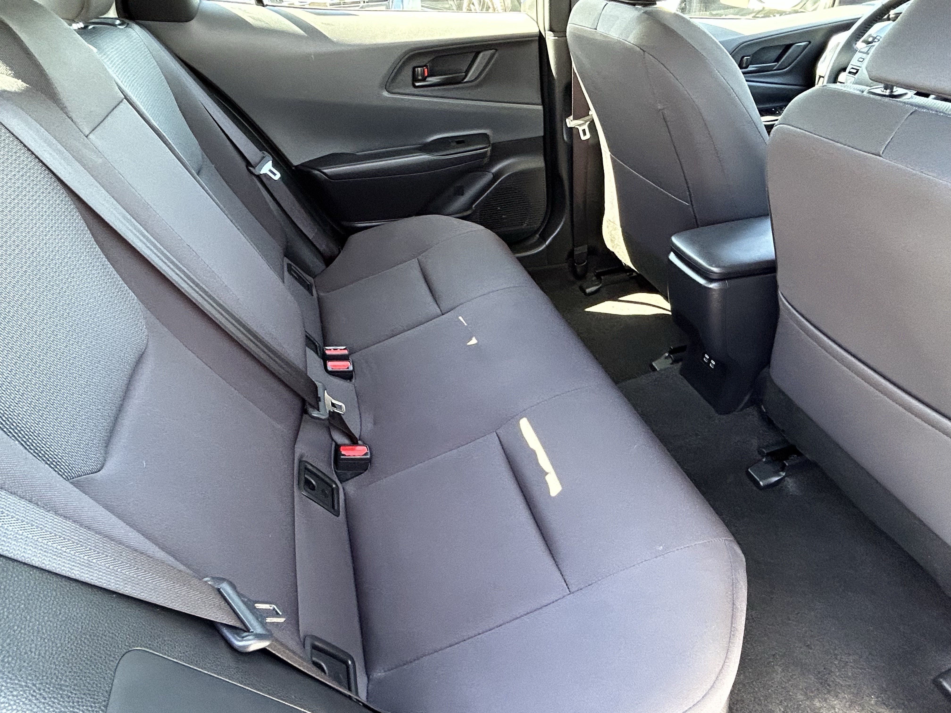 Certified 2025 Toyota Prius LE FWD image 11