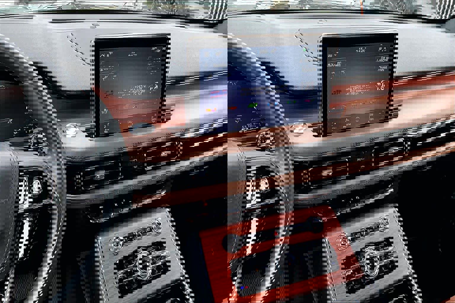 Used 2023 Lincoln Aviator Reserve w/ Equipment Group 201A image 7