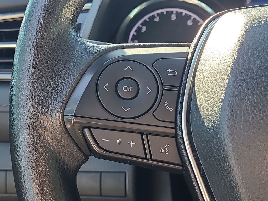 Used 2019 Toyota Camry LE image 32