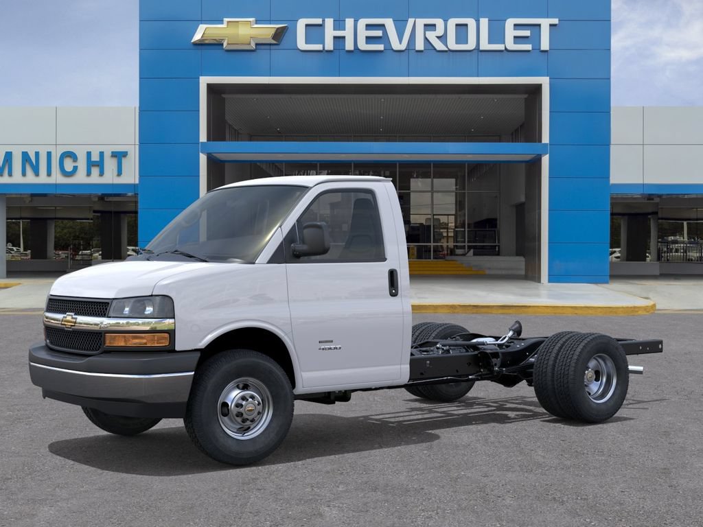 New 2026 Chevrolet Express 3500 RWD image 2