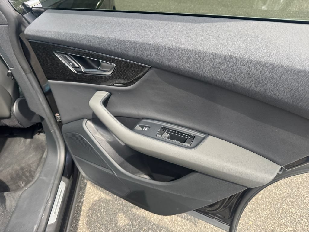 Used 2019 Audi Q8 Premium Plus w/ Premium Plus AWD/4WD image 23