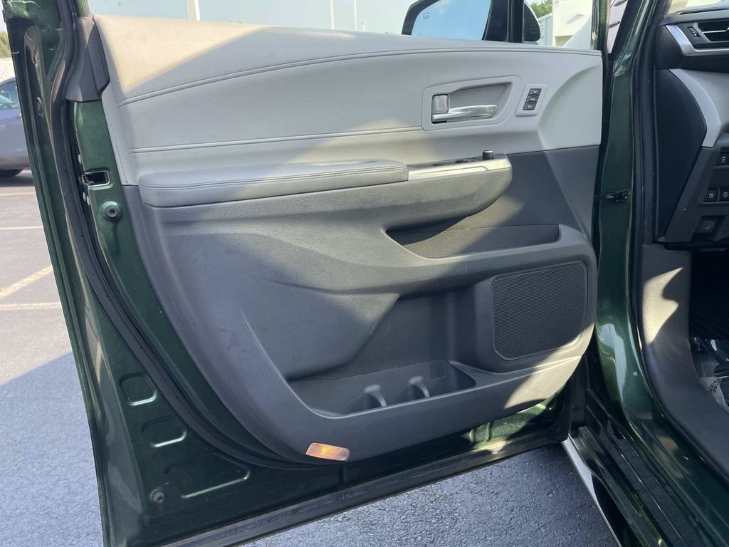 Used 2021 Toyota Sienna Limited FWD image 35