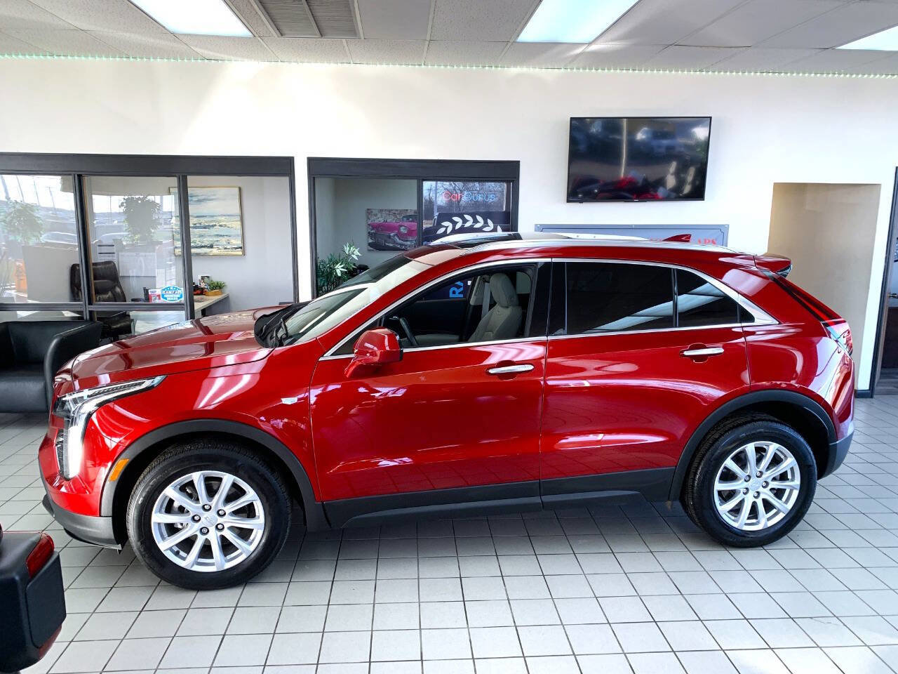 Used 2023 Cadillac XT4 Luxury w/ Cold Weather Package image 2