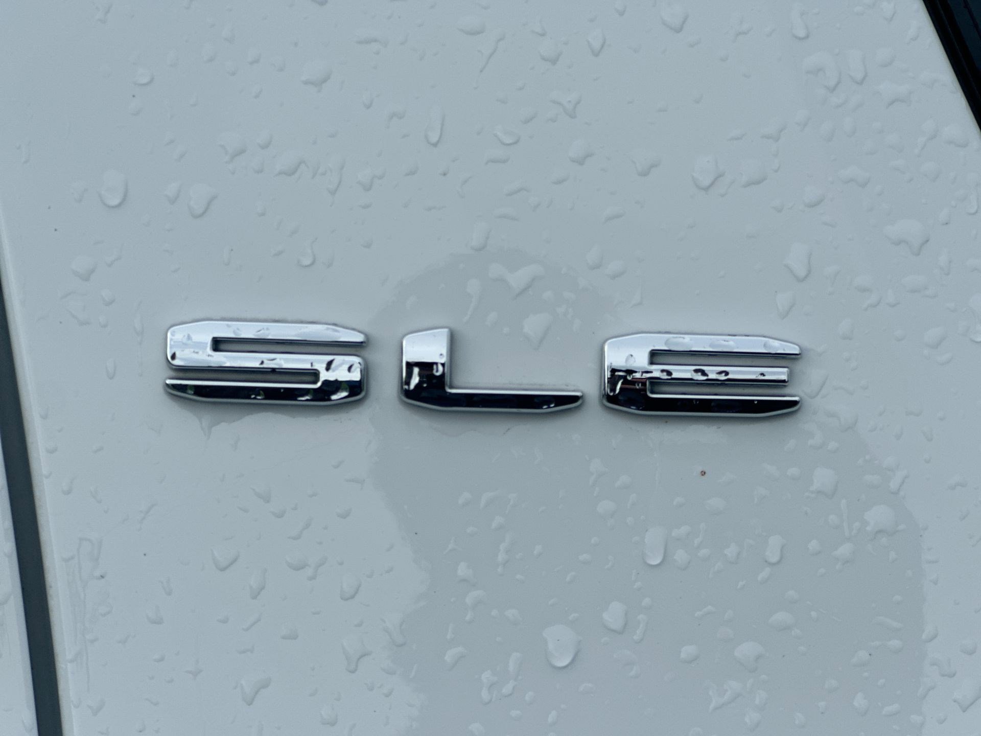 Used 2023 GMC Acadia SLE FWD image 36