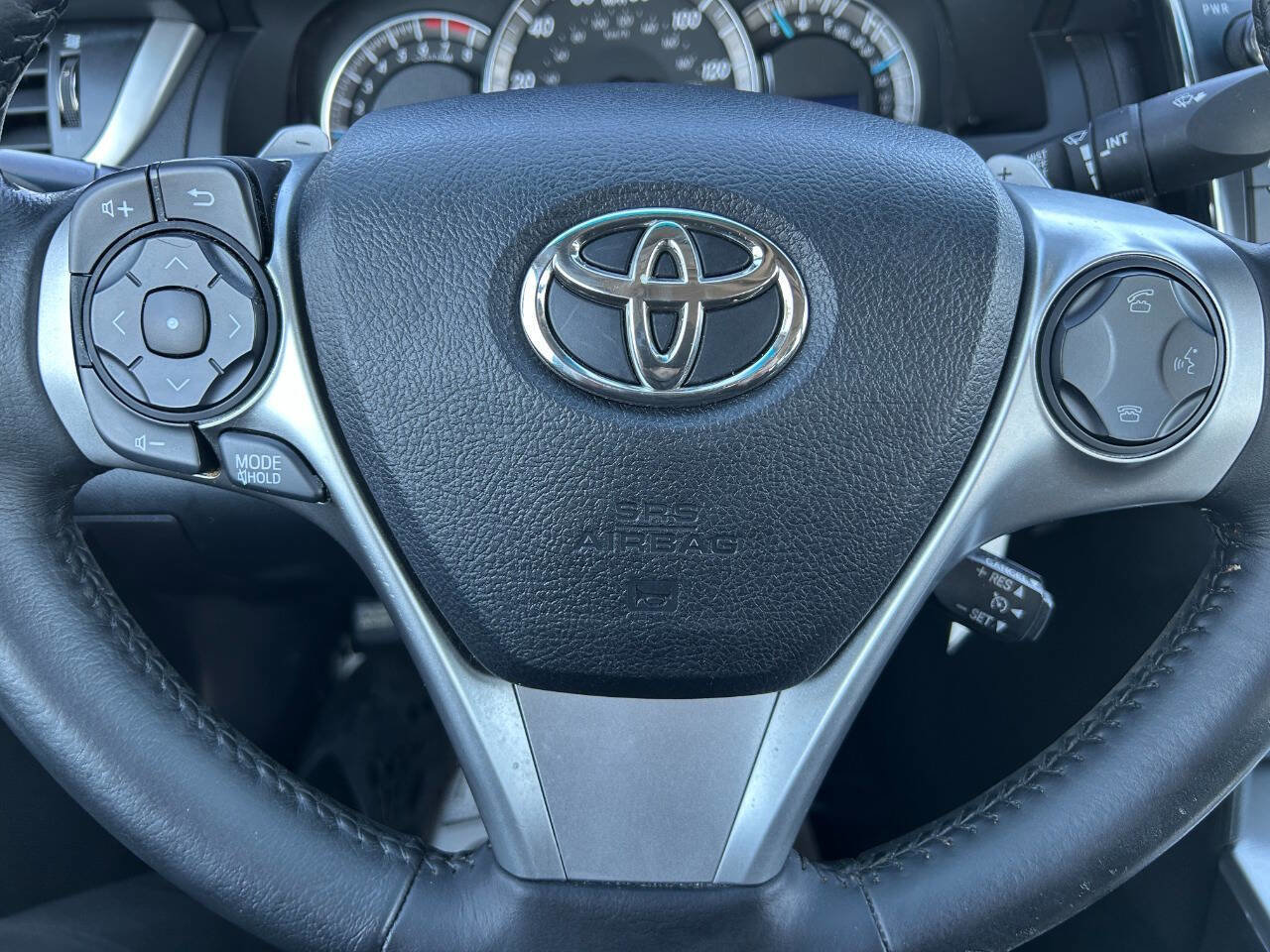 Used 2014 Toyota Camry SE w/ Moonroof Package FWD image 16
