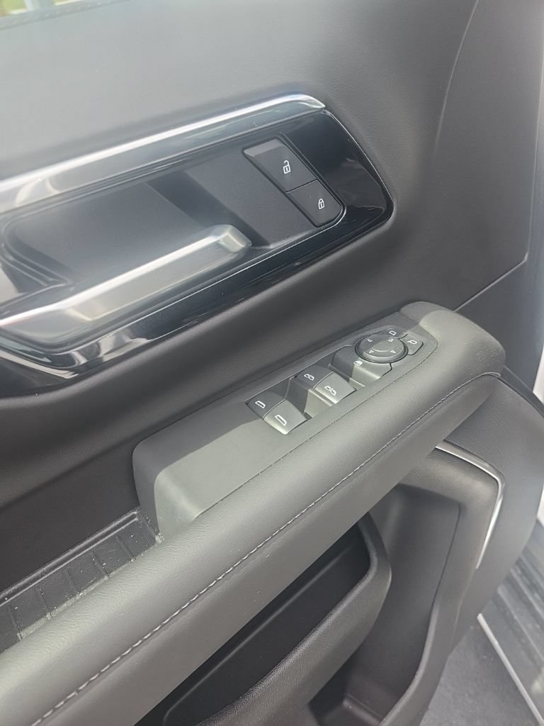 Used 2026 Chevrolet Tahoe LS AWD/4WD image 9