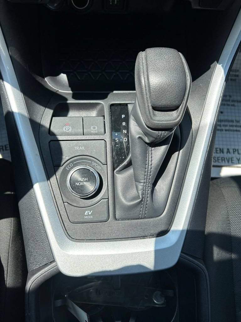 Used 2025 Toyota RAV4 XLE AWD/4WD image 31