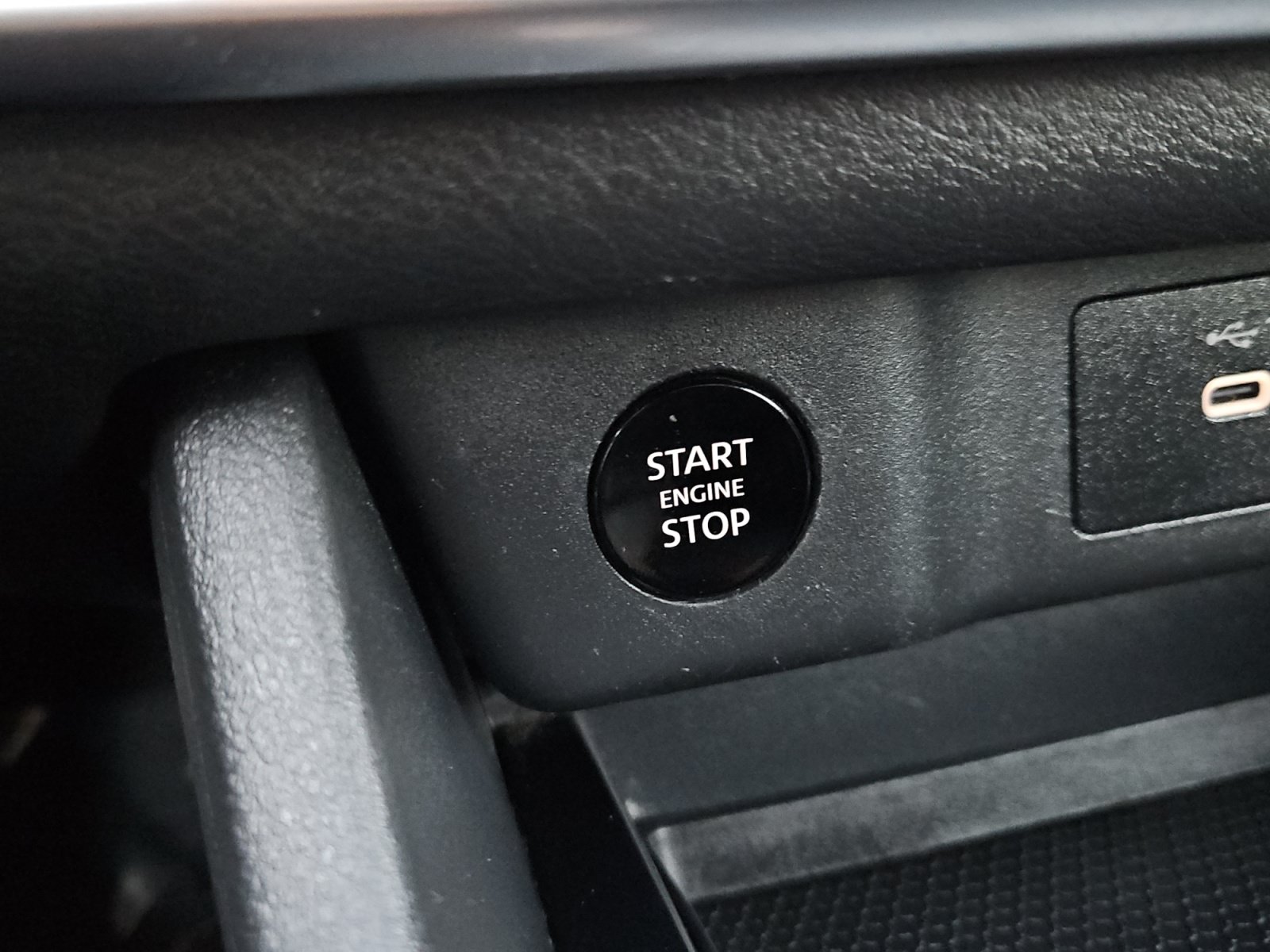 Used 2025 Nissan Rogue SV AWD/4WD image 19