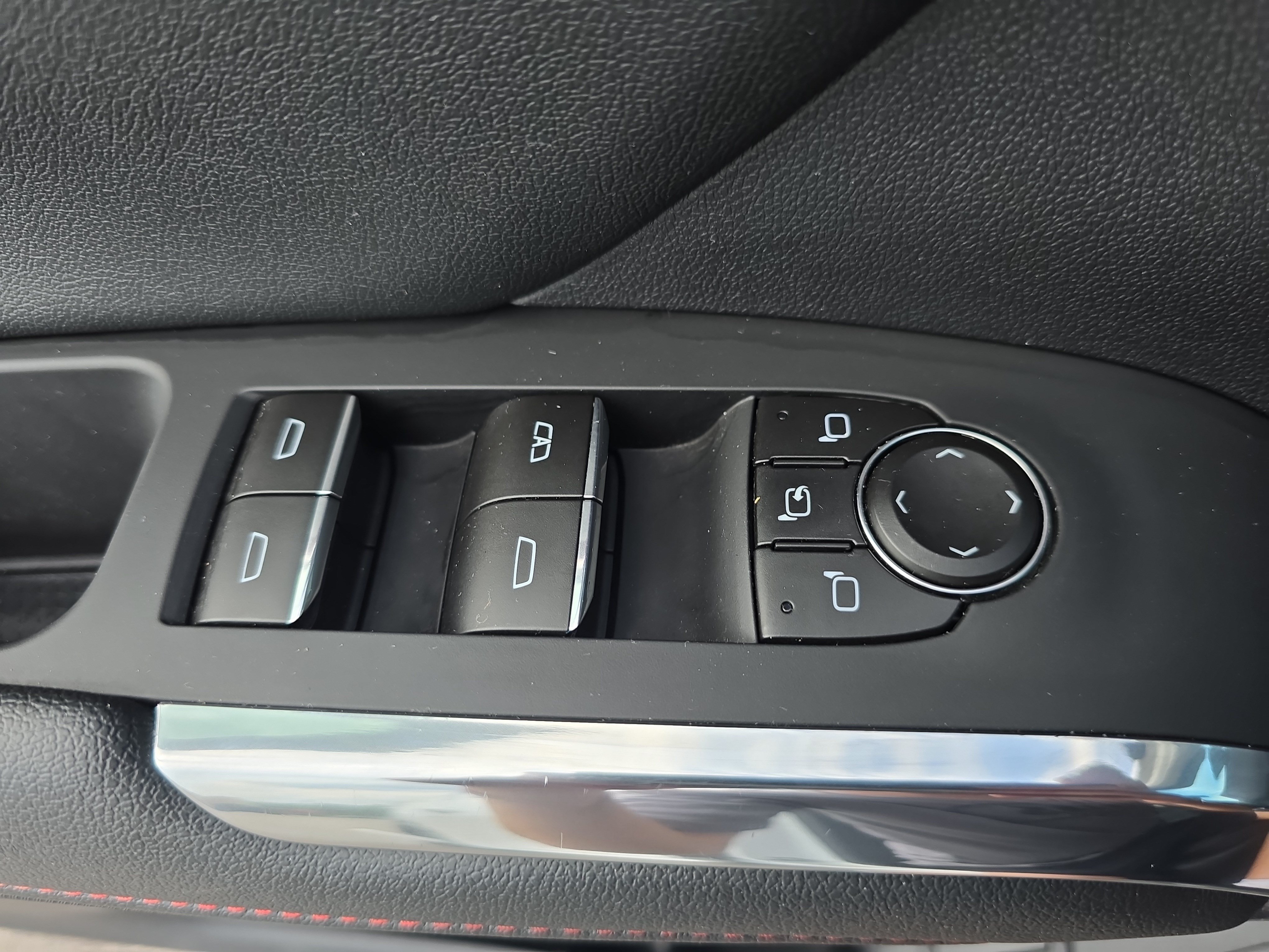 Used 2024 Chevrolet Traverse RS FWD image 29