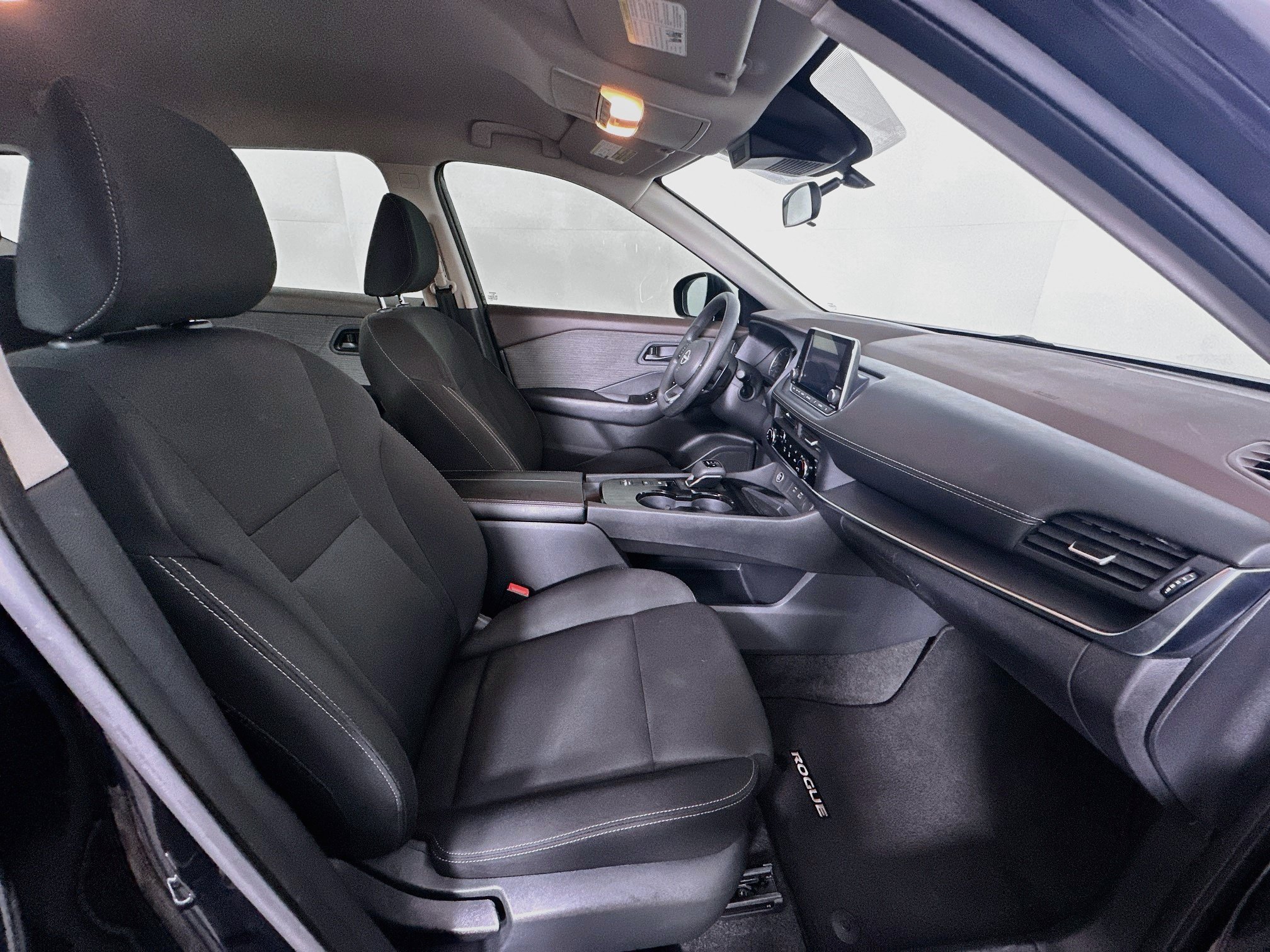 Used 2023 Nissan Rogue S FWD image 31