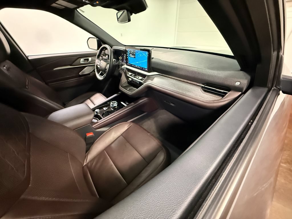 Used 2025 Ford Explorer Platinum w/ LUX Leather Package AWD/4WD image 61