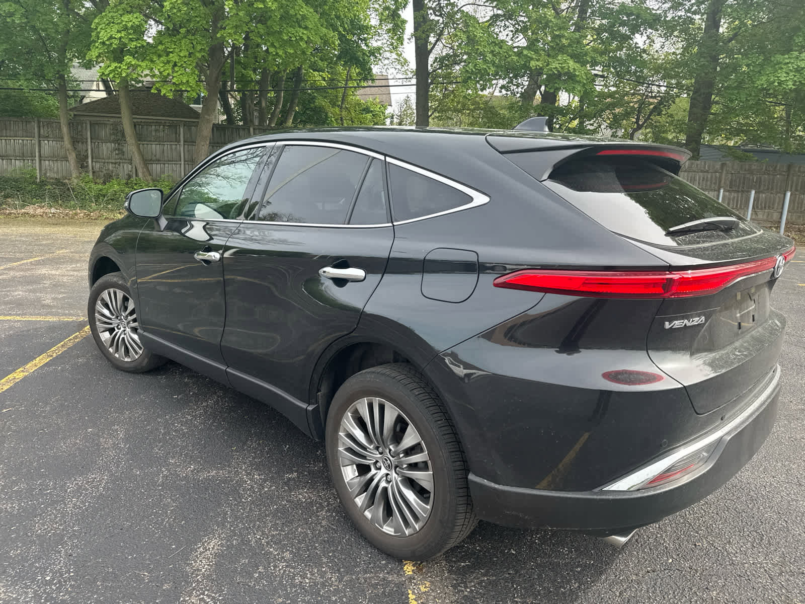 Used 2023 Toyota Venza Limited AWD/4WD image 2