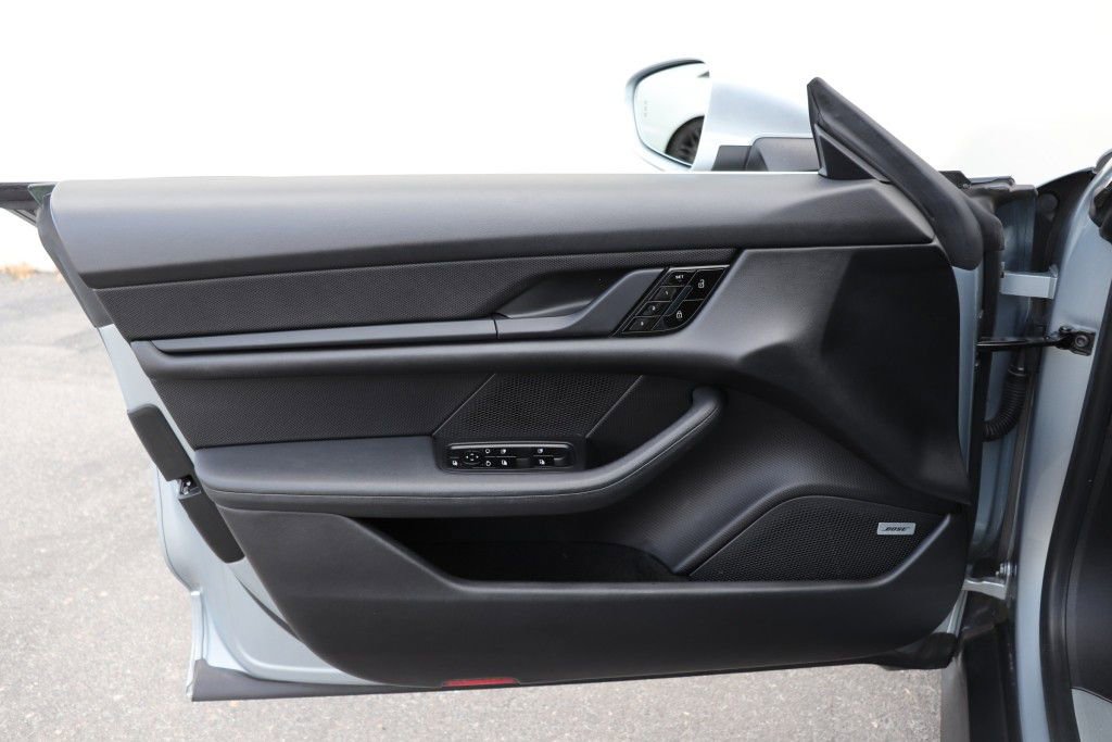 Used 2020 Porsche Taycan 4S image 38