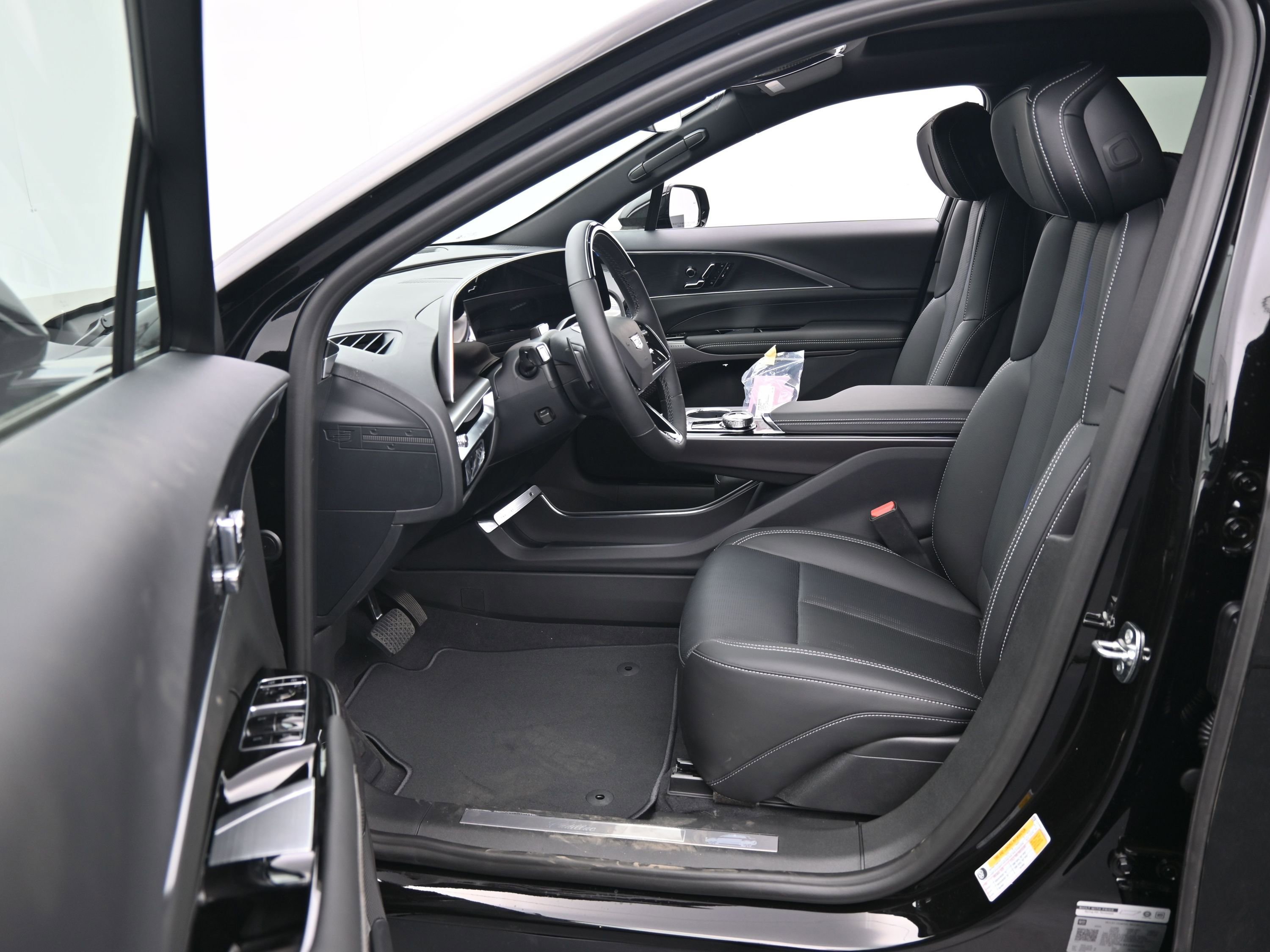 New 2026 Cadillac Lyriq Luxury AWD/4WD image 11