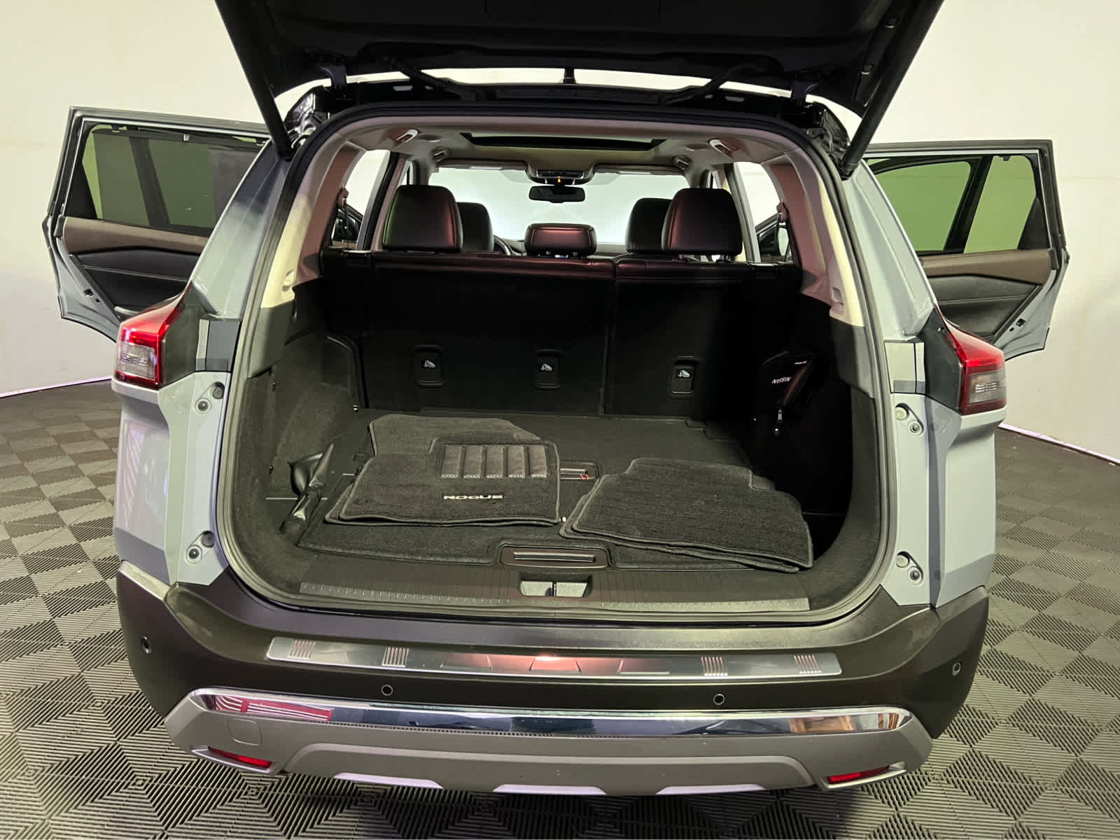 Used 2023 Nissan Rogue Platinum image 26