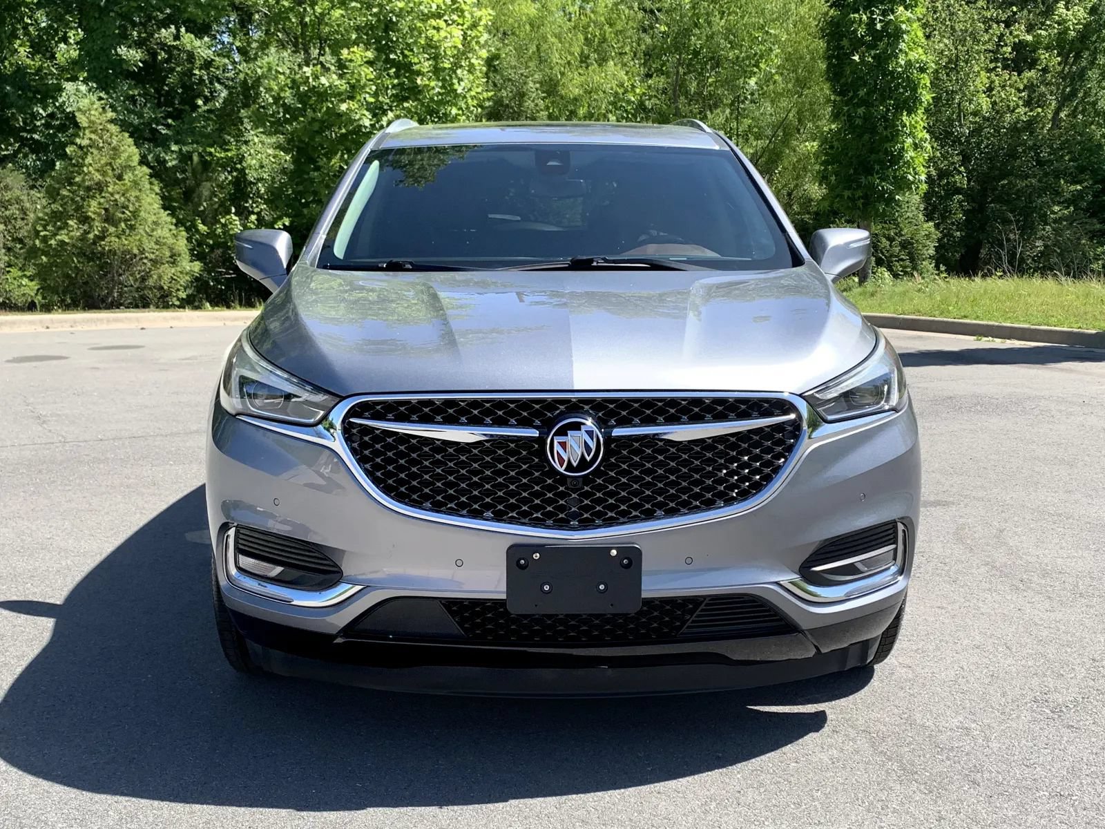 Used 2019 Buick Enclave Avenir w/ Avenir Technology Package FWD image 2