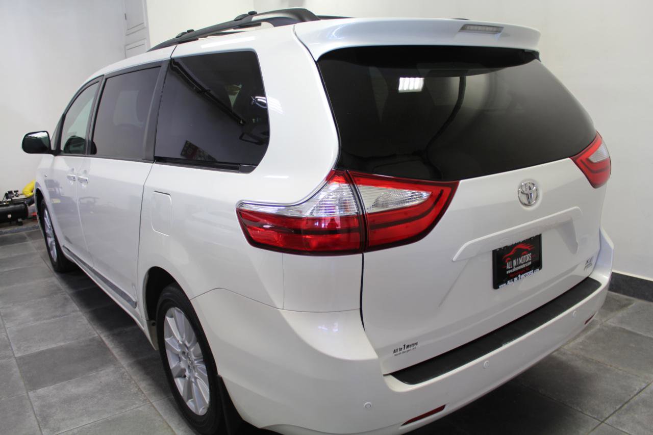 Used 2017 Toyota Sienna XLE w/ XLE Navigation Package AWD/4WD image 4