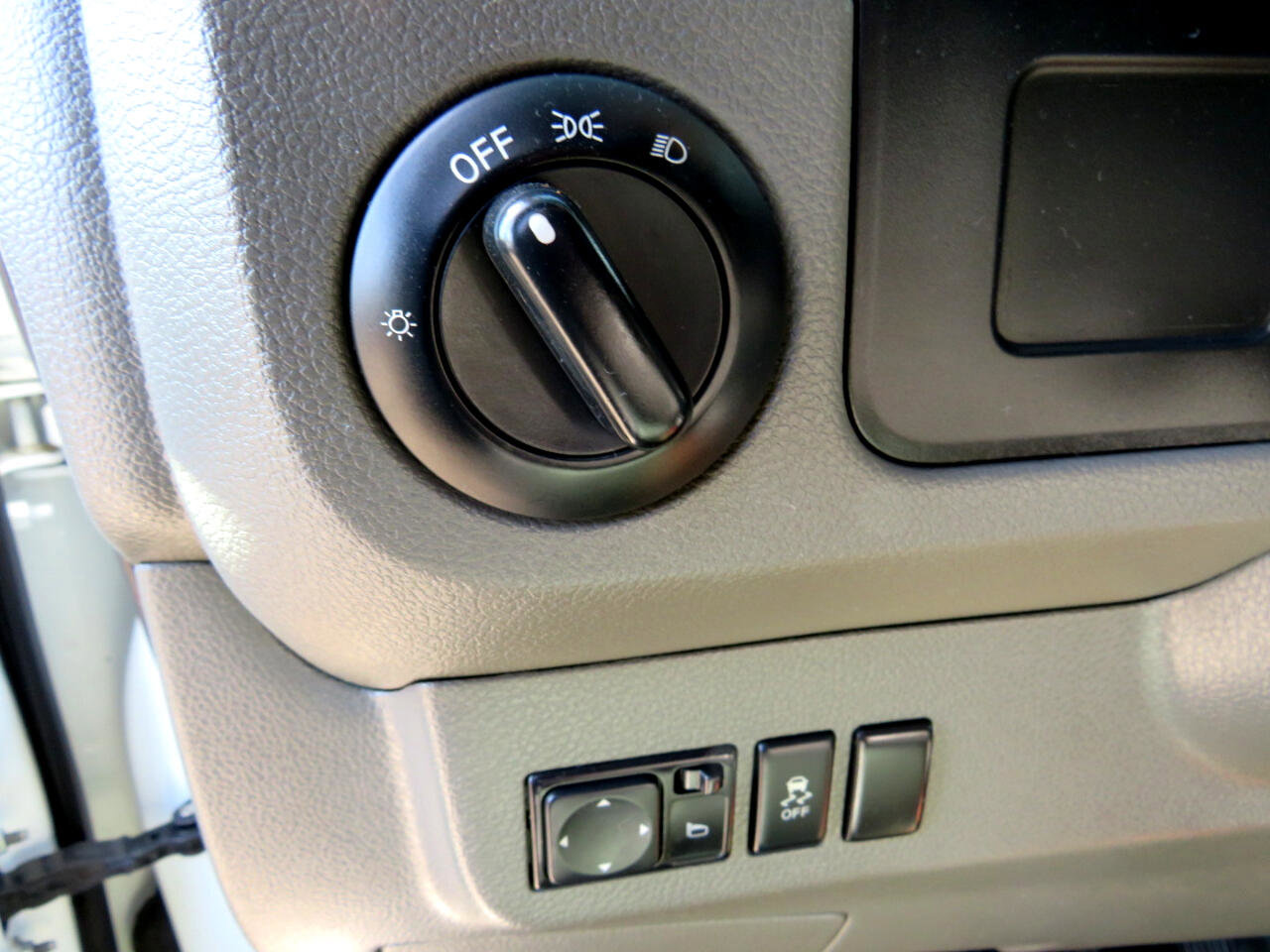 Used 2017 Nissan NV 3500 SV image 12