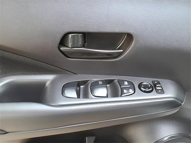 Used 2024 Nissan Kicks S image 11