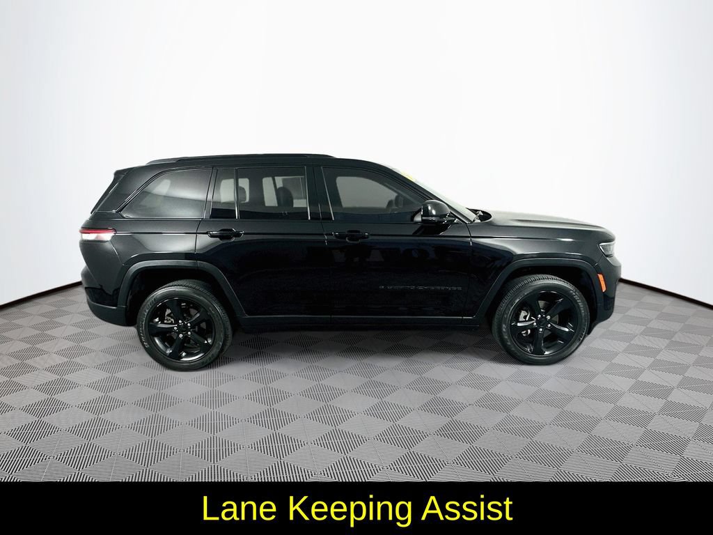 Used 2023 Jeep Grand Cherokee Altitude AWD/4WD image 11