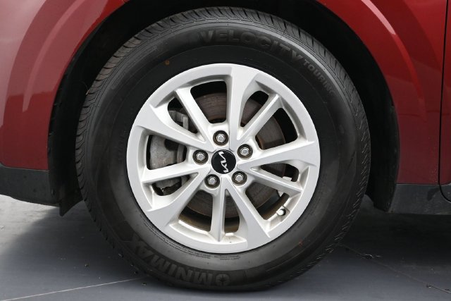 Used 2024 Kia Carnival LX FWD image 9