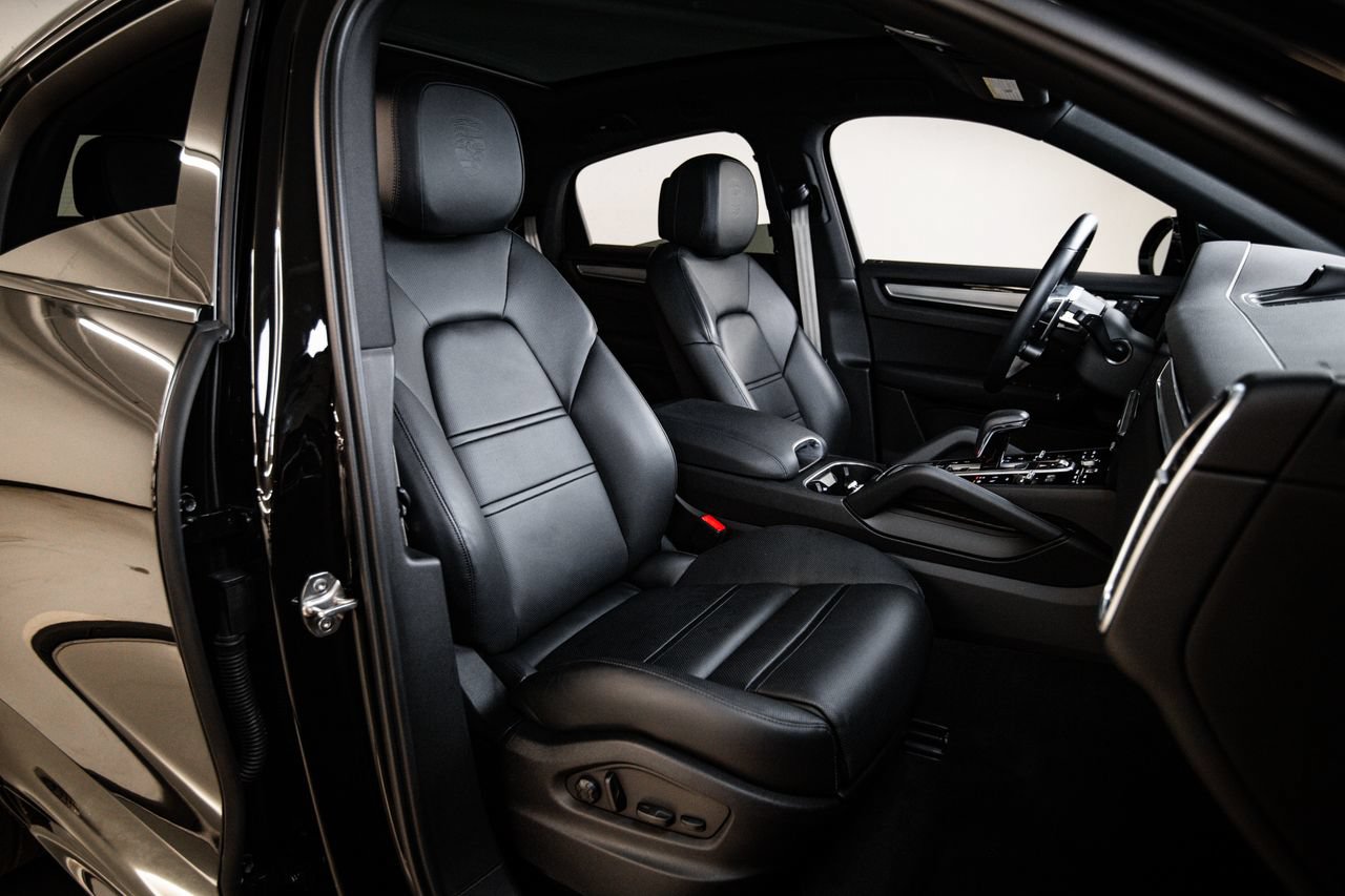Certified 2023 Porsche Cayenne Platinum Edition AWD/4WD image 29
