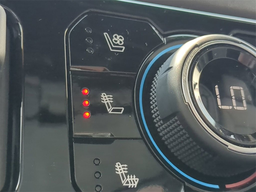 Used 2025 Chevrolet Silverado 2500 LTZ w/ LTZ Premium Package image 32