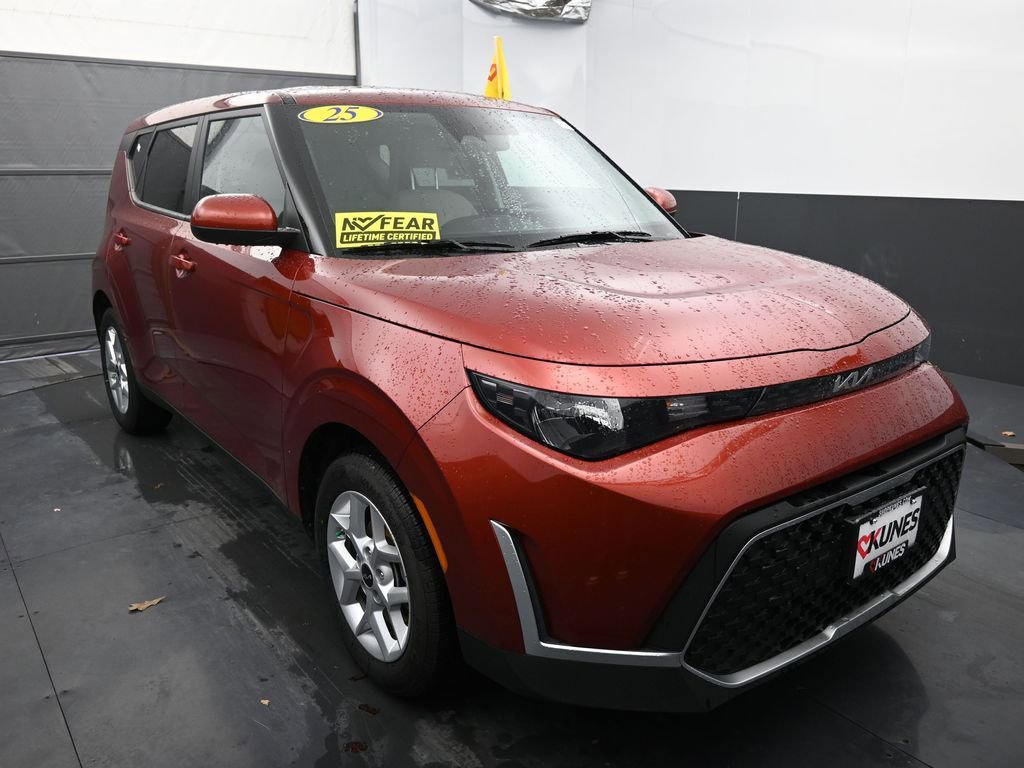 Used 2025 Kia Soul LX w/ LX Technology Package image 13