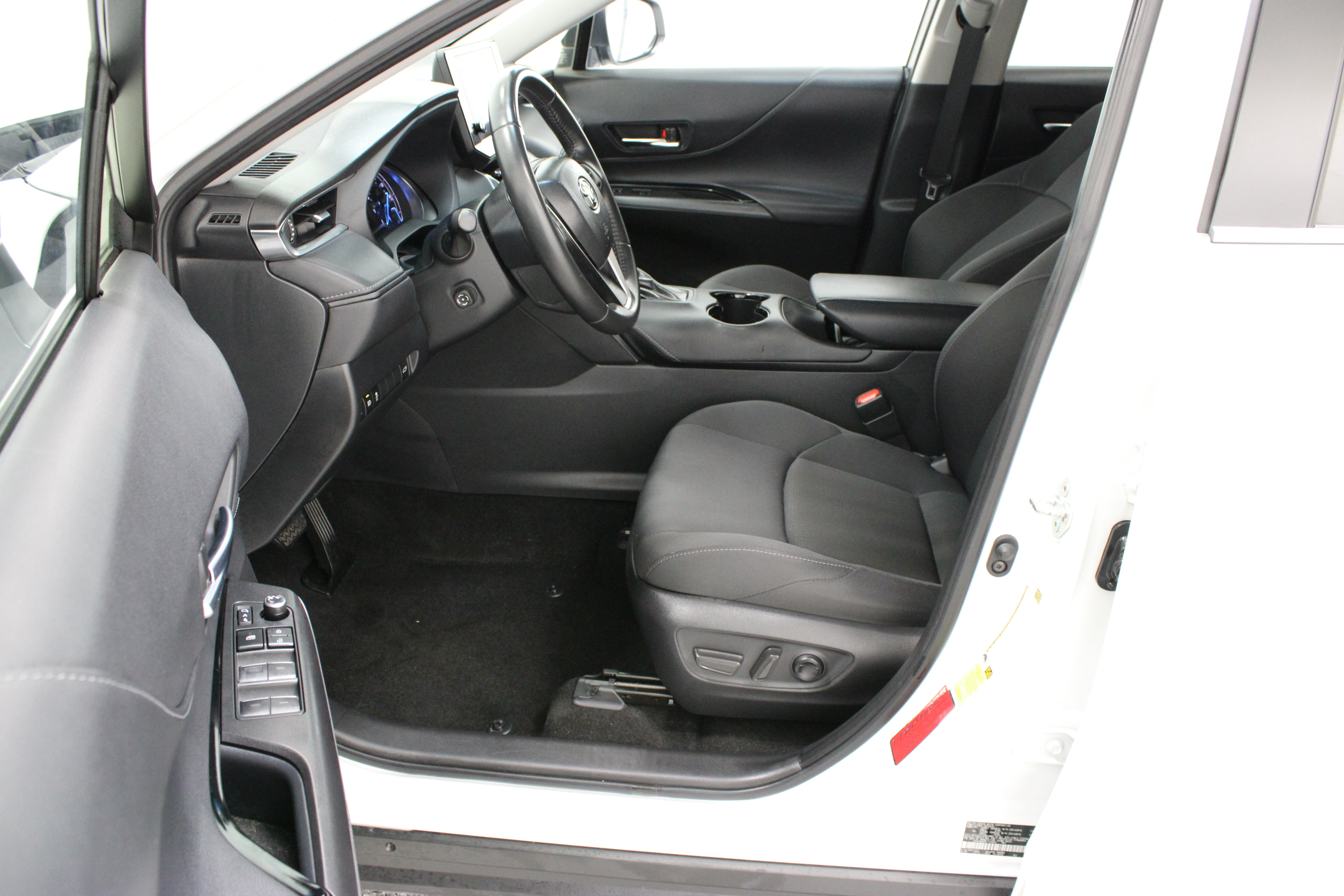 Certified 2023 Toyota Venza LE AWD/4WD image 14