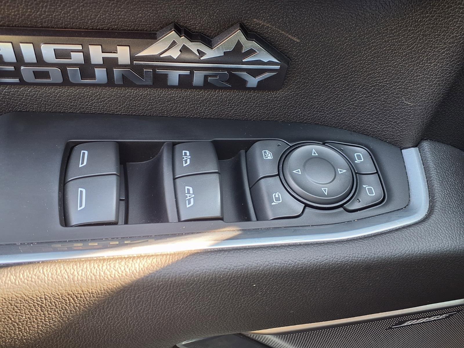 Used 2022 Chevrolet Silverado 1500 High Country w/ High Country Premium Package image 12