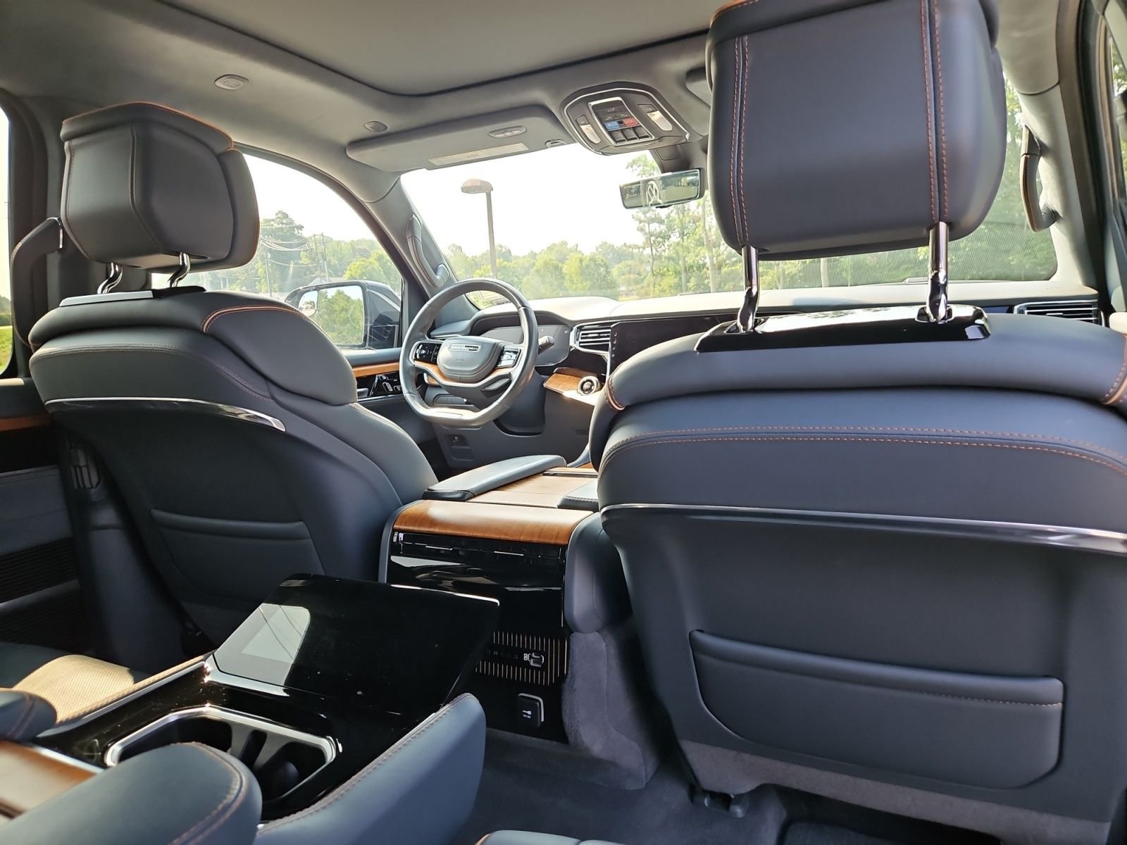 Used 2022 Jeep Grand Wagoneer Series II AWD/4WD image 18