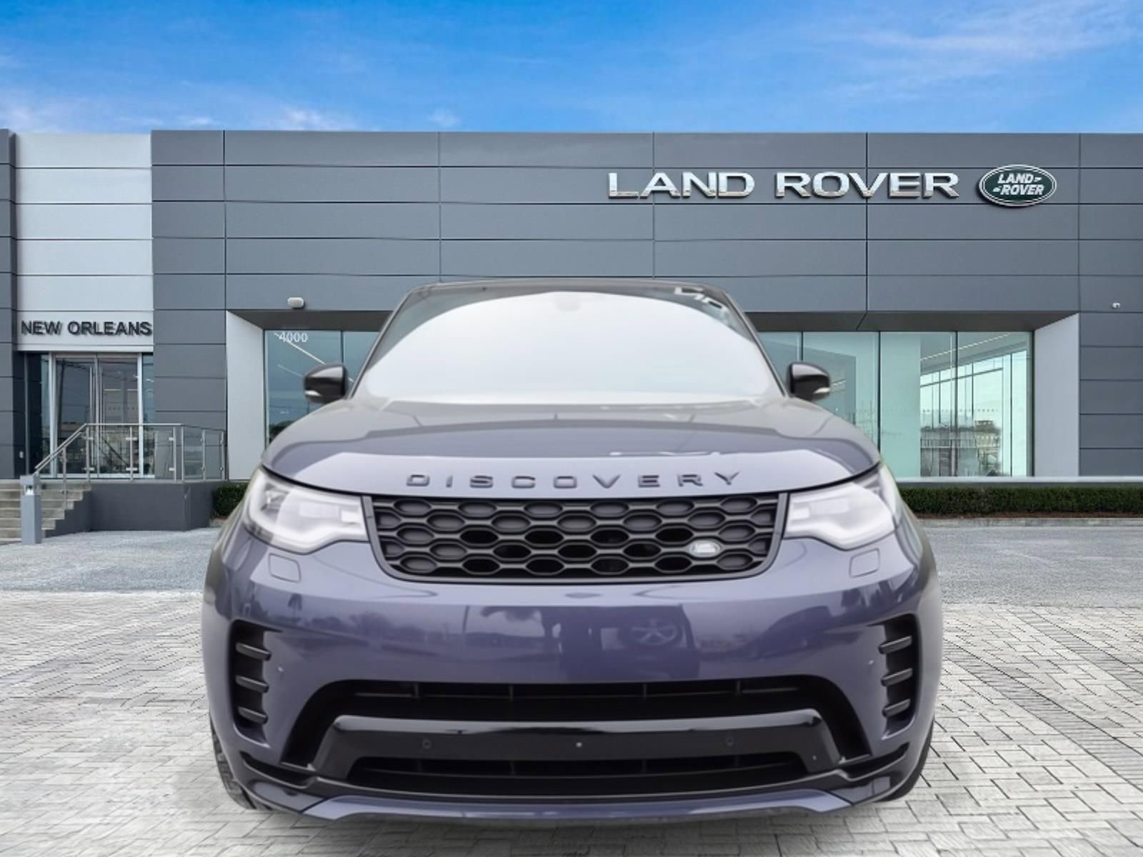 New 2024 Land Rover Discovery Dynamic SE AWD/4WD image 2