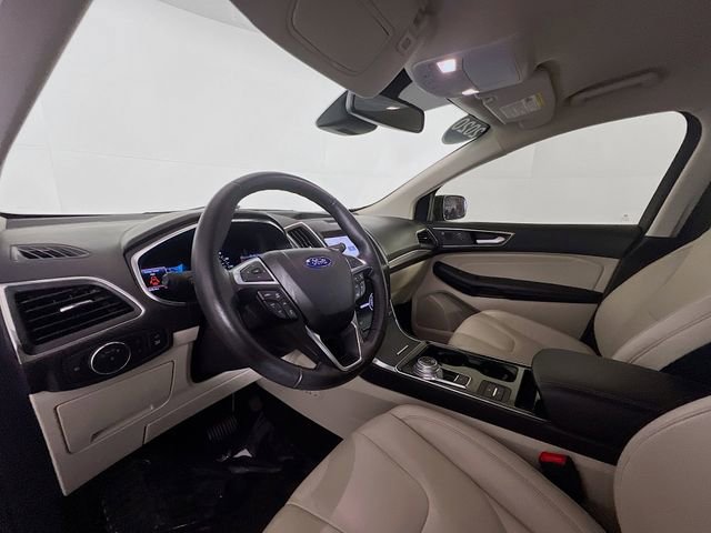Used 2020 Ford Edge Titanium image 20