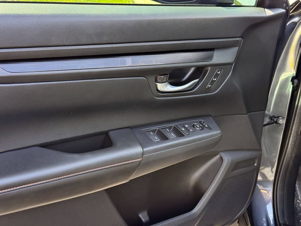 Used 2025 Honda CR-V Sport-L image 18