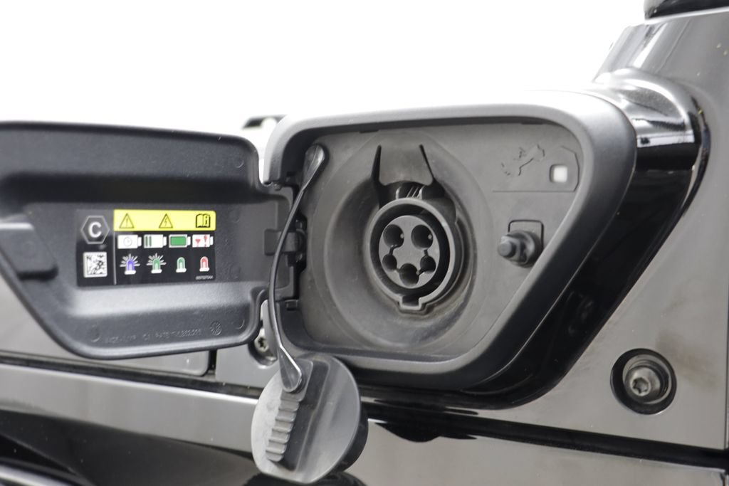 Used 2024 Jeep Wrangler Unlimited Sahara w/ Technology Group AWD/4WD image 4