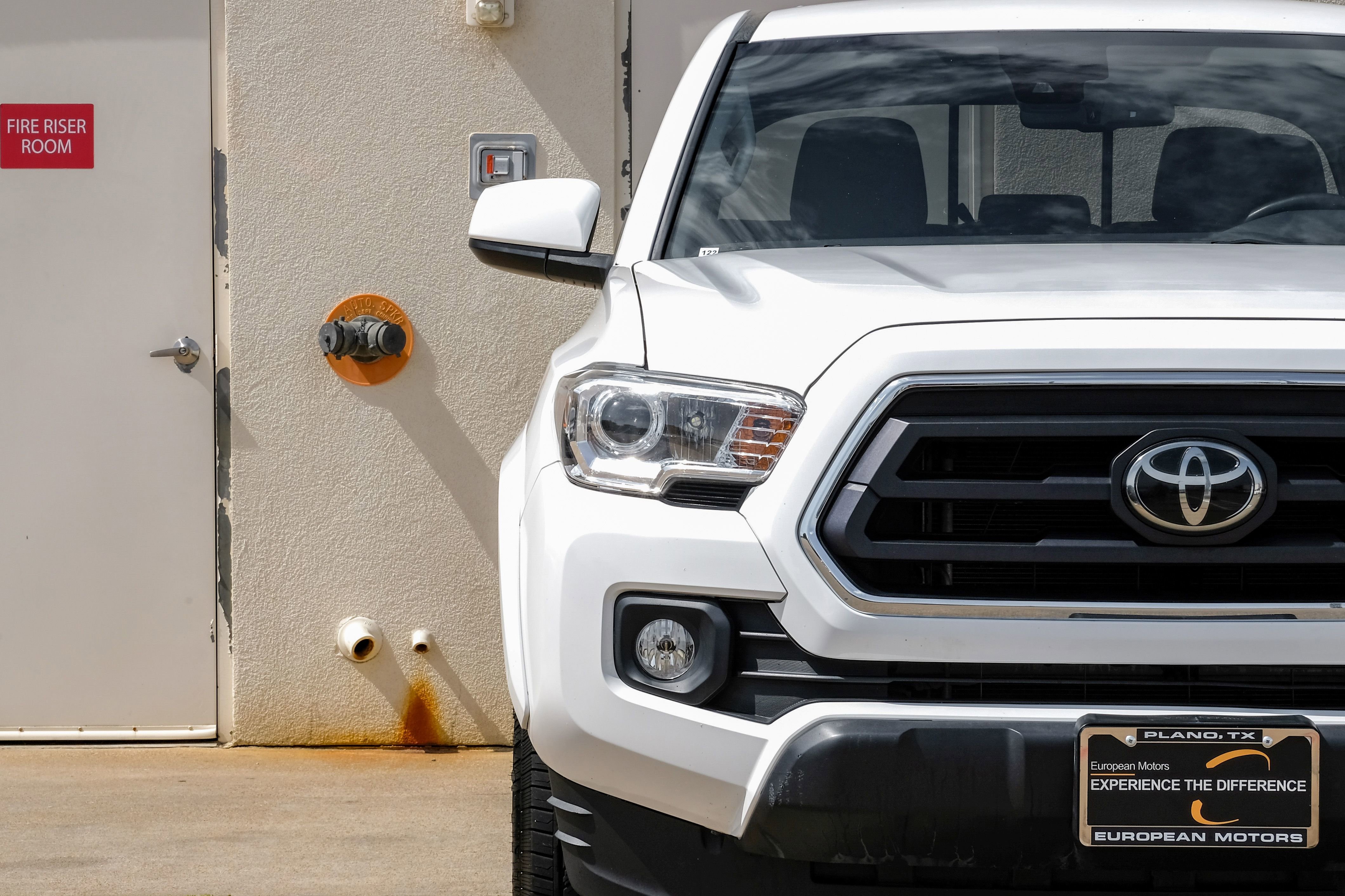 Used 2021 Toyota Tacoma SR5 RWD image 45
