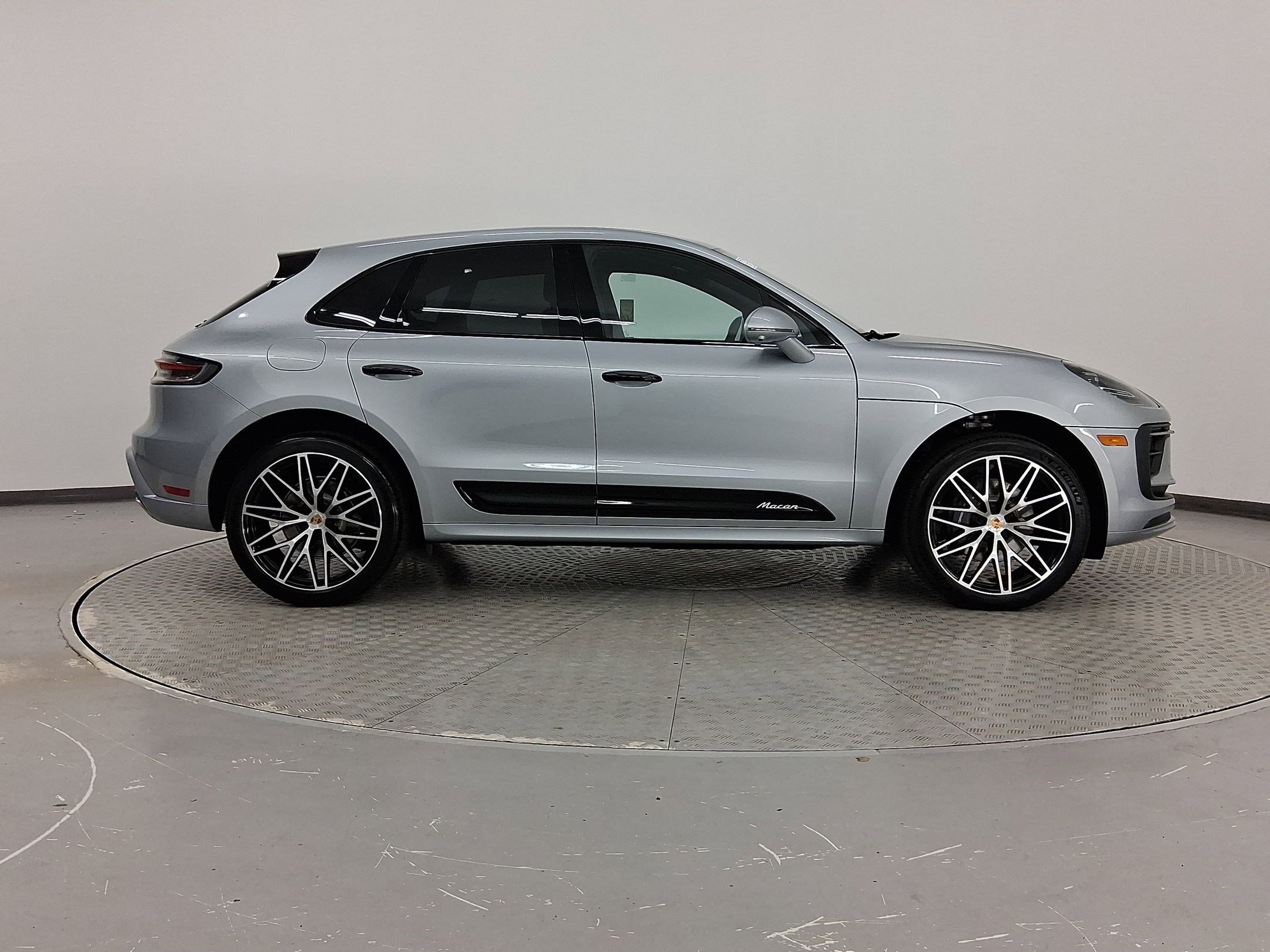 Used 2026 Porsche Macan image 8