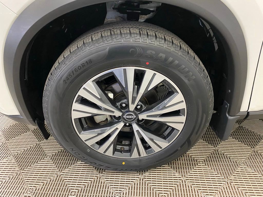 Used 2023 Nissan Rogue SV image 6