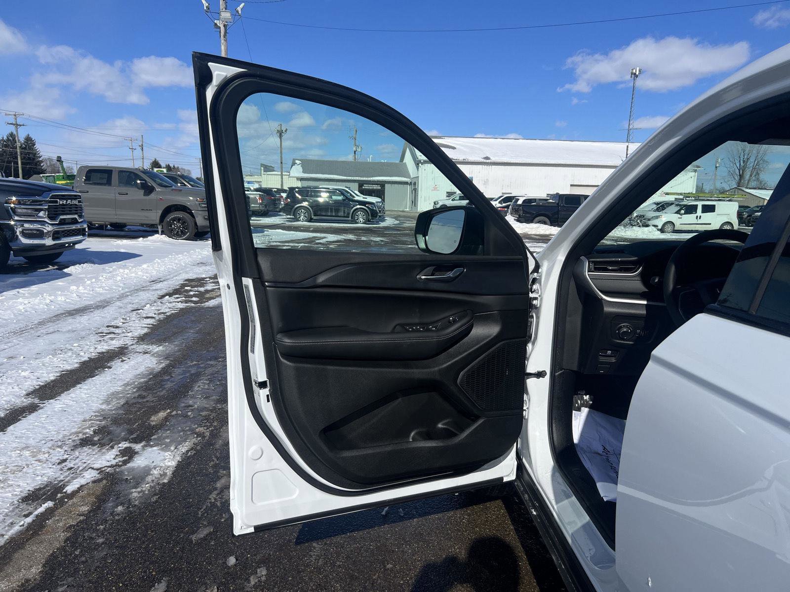 New 2026 Jeep Grand Cherokee L Laredo image 11